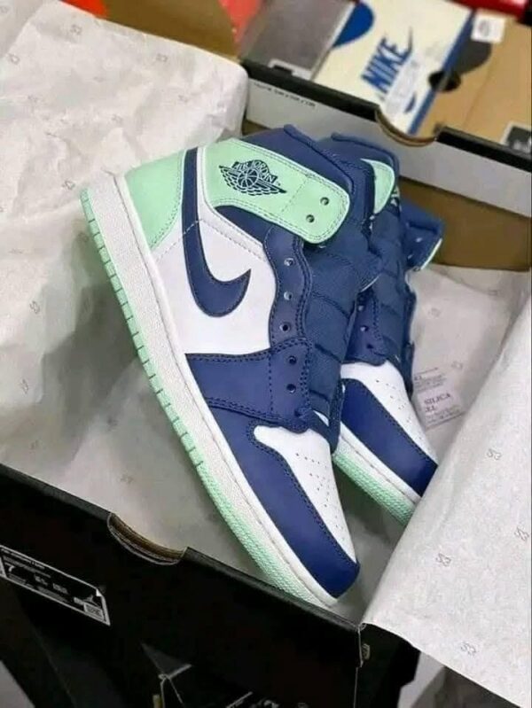 Buy Authentic Nike Shoe Pallets