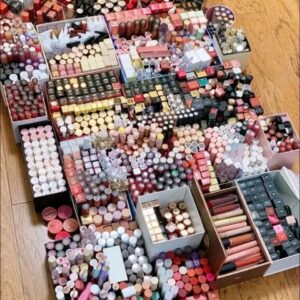 Cosmetics & Makeup Pallets
